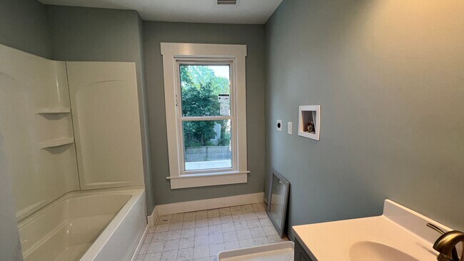 Building Photo - 24-28 Hill St