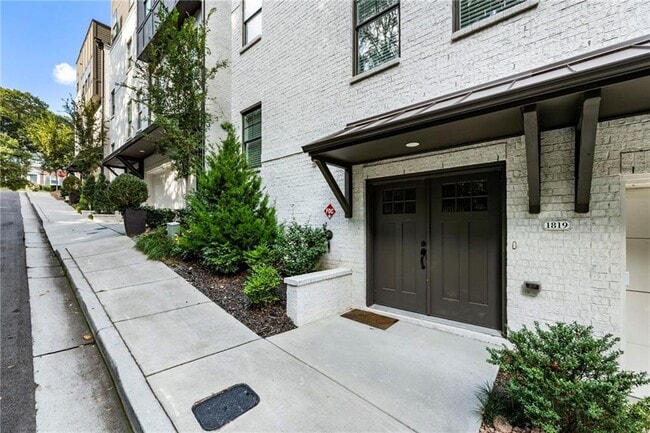 Building Photo - 1819 Huntington Hills Ln NW