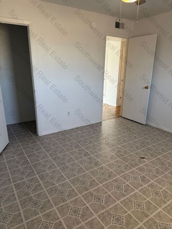 Building Photo - Duplex in Texico, NM