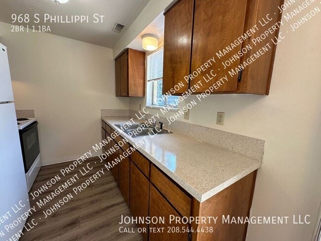 Building Photo - 968 S Phillippi St