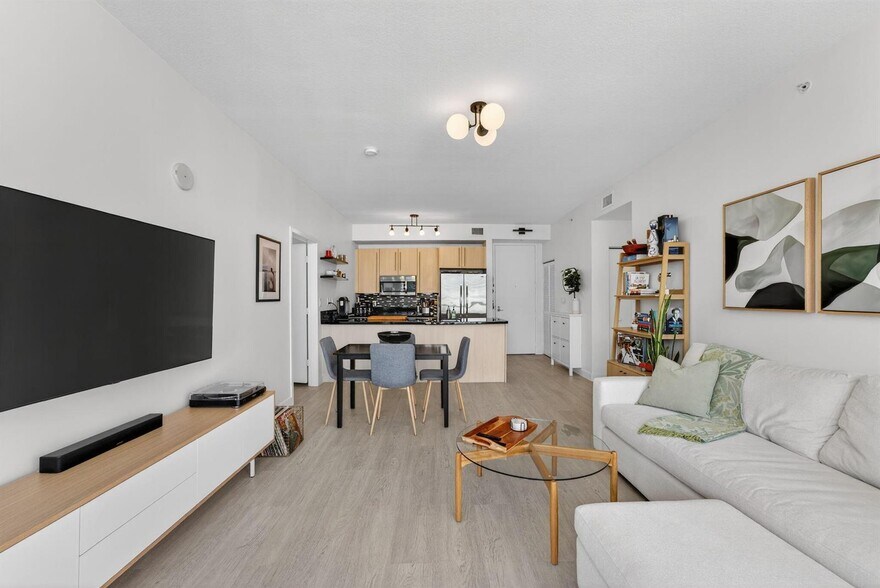 Building Photo - 1111 SW 1st Ave