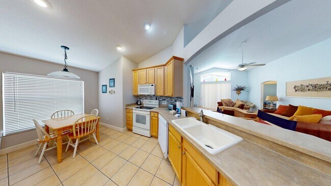 Building Photo - 4BR/ 3BA - POOL HOME    Highlands Reserve-...