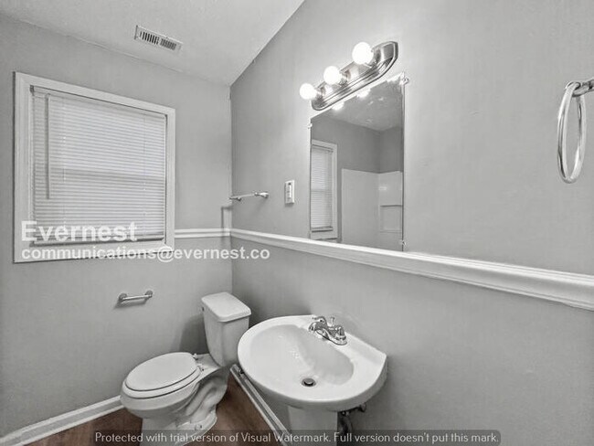 Building Photo - Limited Time Special Offer! / 3 Bed/2 Bath Home with Fenced Yard / Pet-Friendly