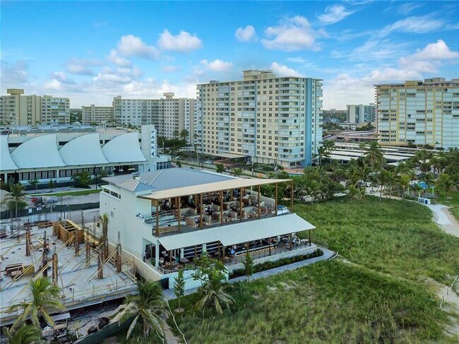 Building Photo - 305 N Pompano Beach Blvd