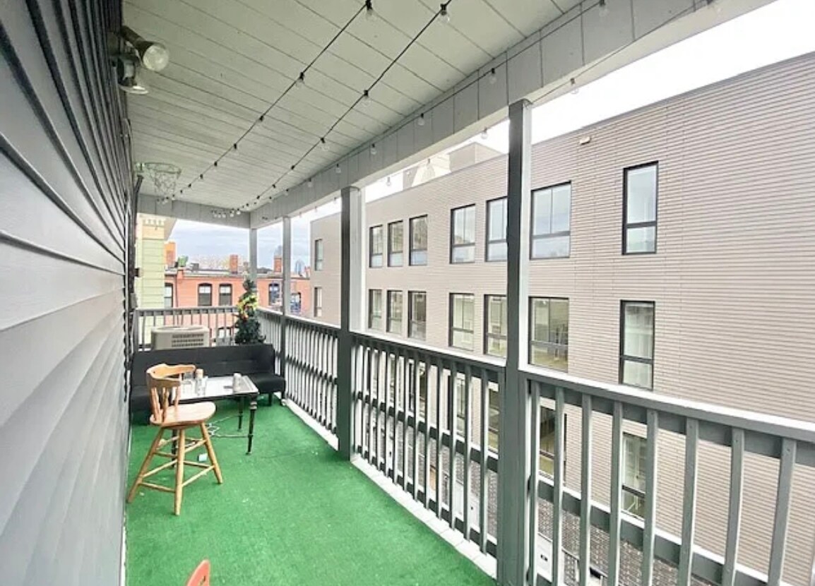 Building Photo - 8 Carmel St