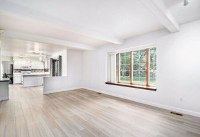 Building Photo - 6609 Merrick Dr