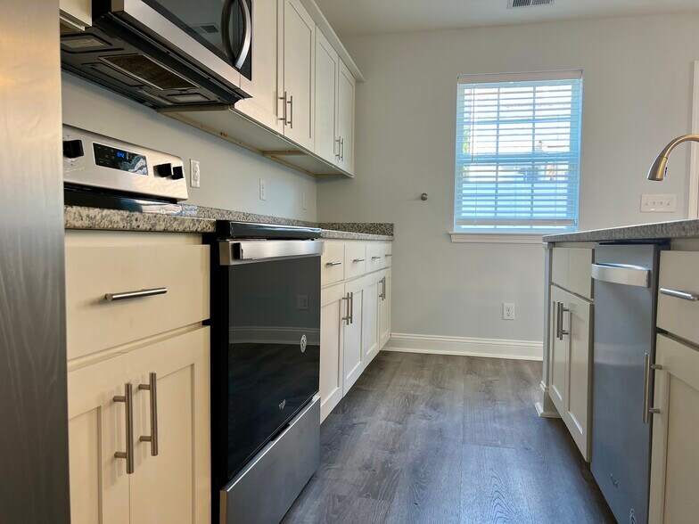 Building Photo - 609 37th Ave N