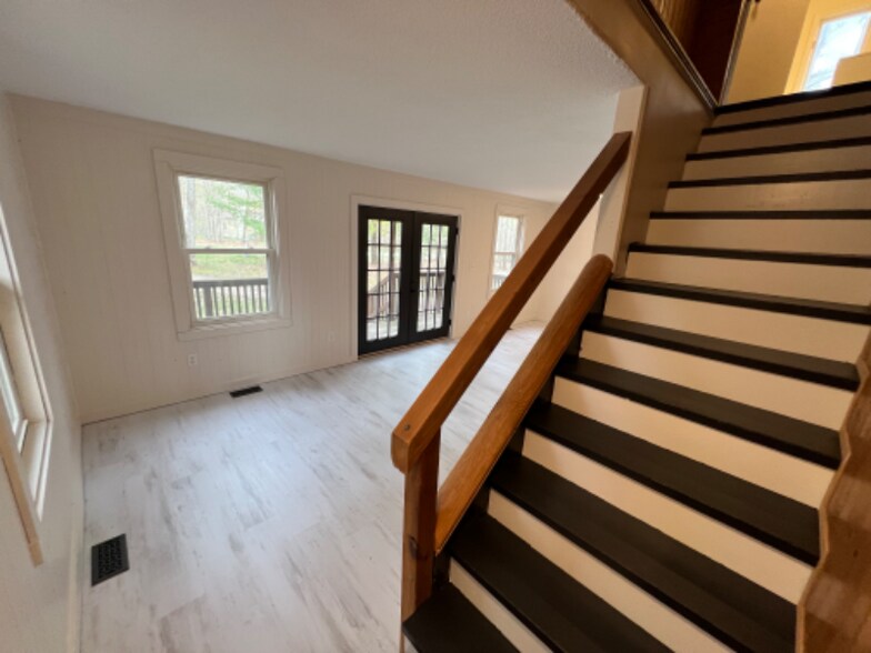 Building Photo - 6848 Whispering Pines Dr