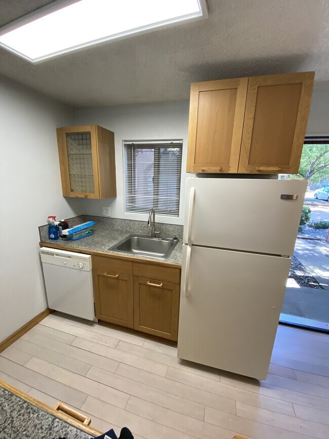 Building Photo - 505-513 Asbury Court