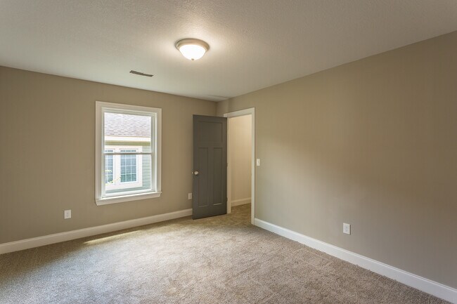 Building Photo - 606 Van Dyke St