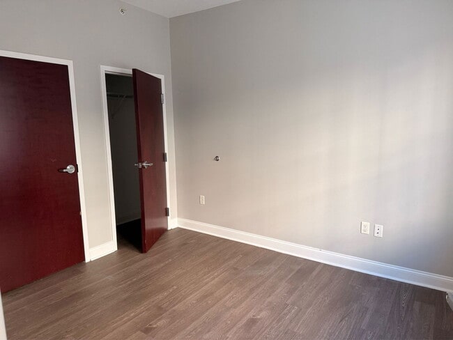 Building Photo - 210 Farmington Ave