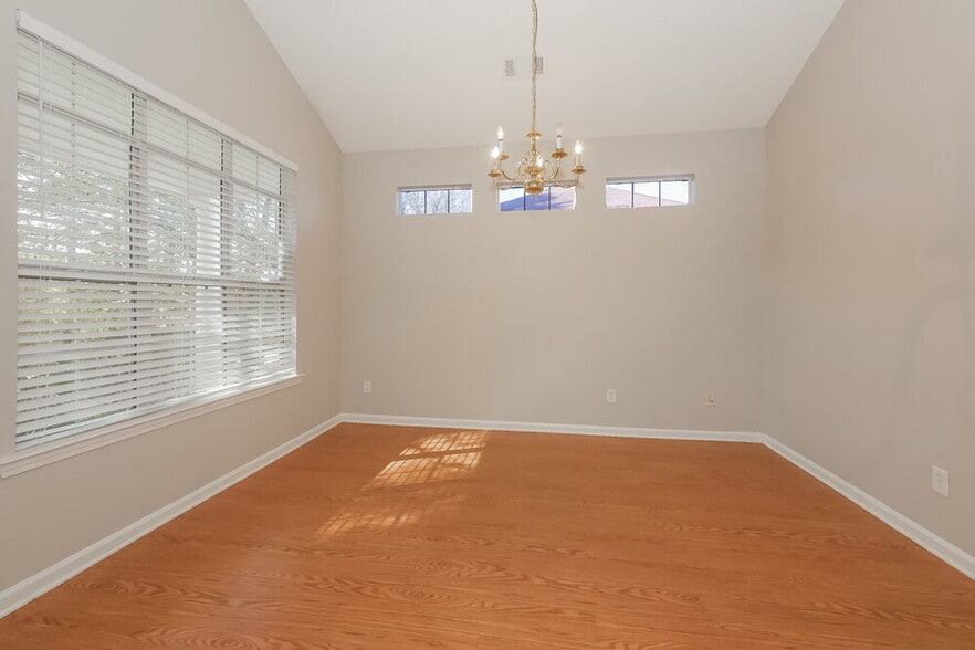 Building Photo - 537 Anglewood Trace