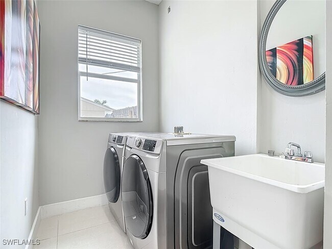 Building Photo - 1806 41st St SW