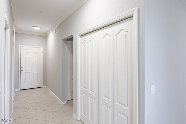 Building Photo - 8550 Kingbird Loop