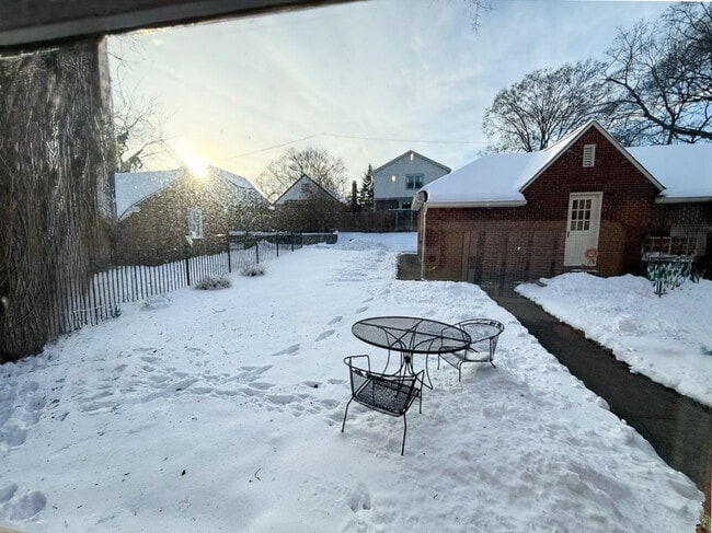 Building Photo - 3919 Beech St