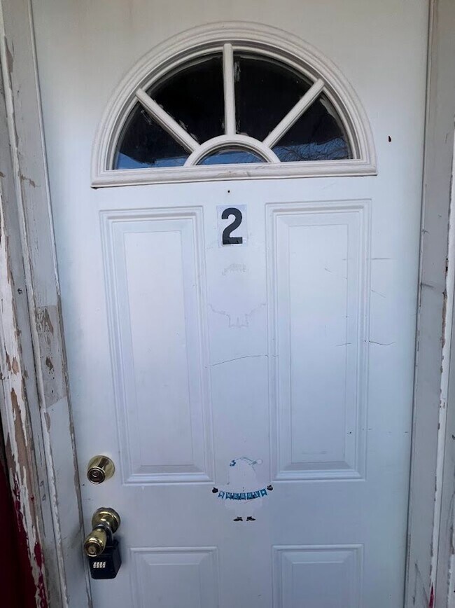 Building Photo - 1542 1/2 Centre Avenue