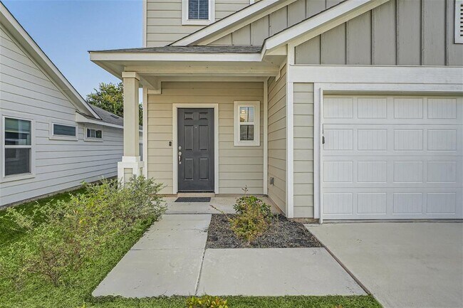 Primary Photo - 105 Appleberry Ln