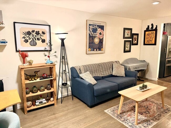 Building Photo - 1720 E 2nd St