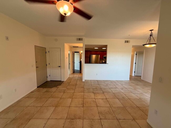 Building Photo - 2550 E River Rd