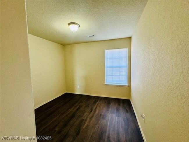Building Photo - 6601 Huntington Ct
