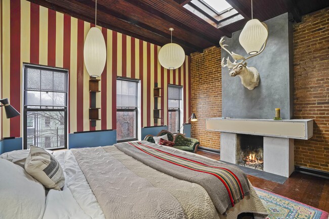 Building Photo - 389 12th St