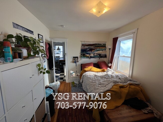 Building Photo - 20 Lincoln Pky