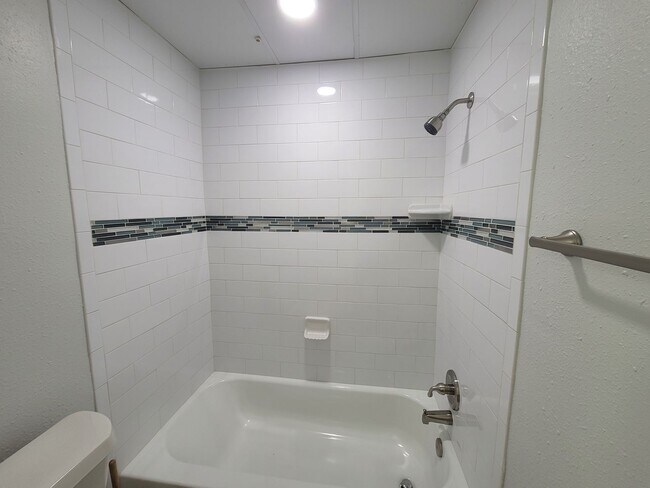 Building Photo - 7093 N Holiday Dr