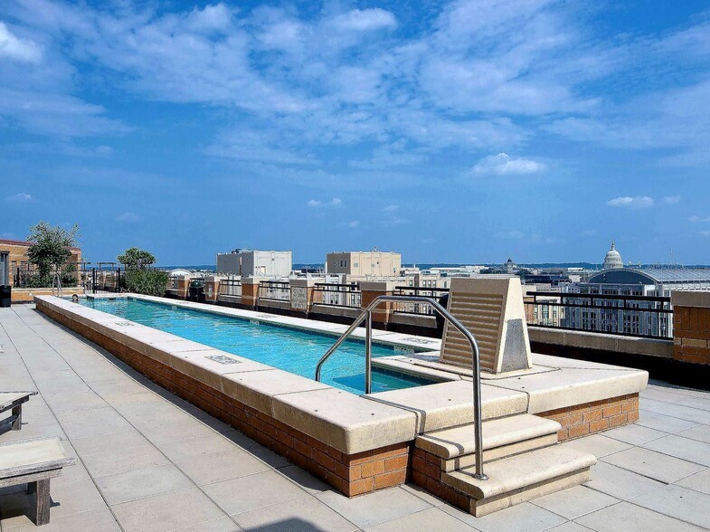 Roof Deck Pool - 400 Massachusetts Ave NW