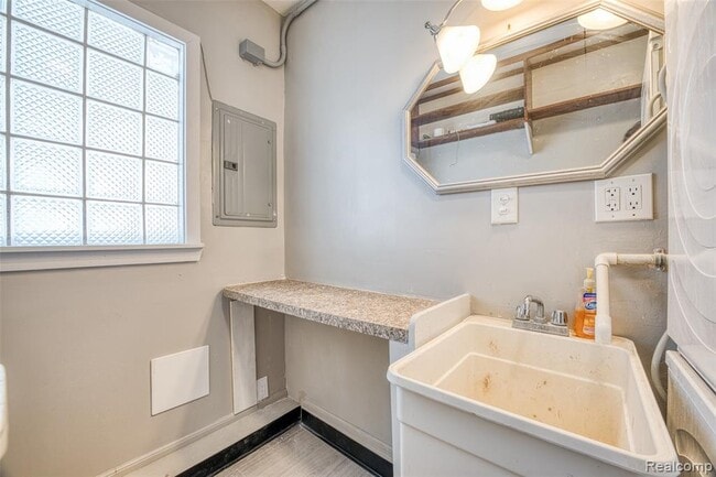 Building Photo - 321 Longspur Ln