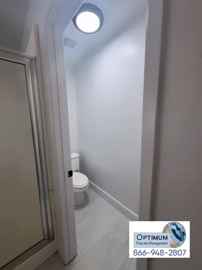 Building Photo - Spacious 4-Bedroom Home with Elegant Finishes & Convenient Location