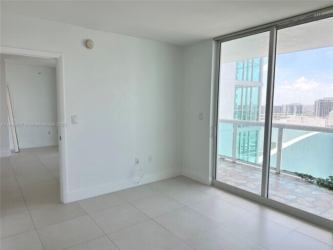 Building Photo - 1800 N Bayshore Dr