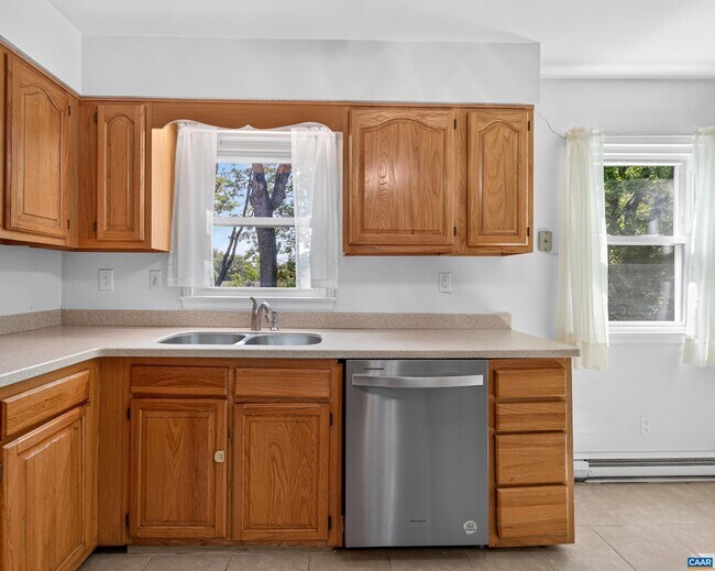 Building Photo - 308 Eastbrook Dr