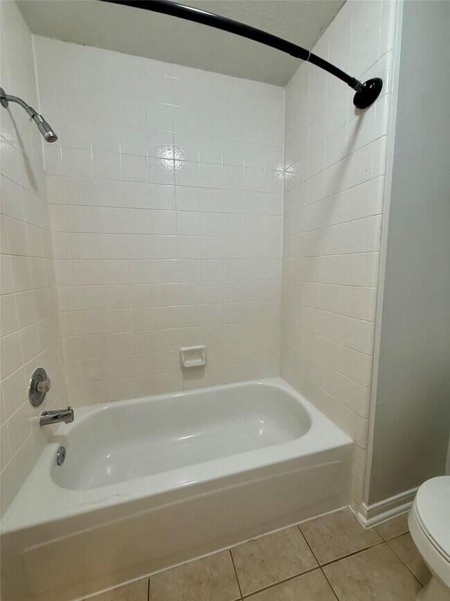 Building Photo - 6931 Echo Pines Dr