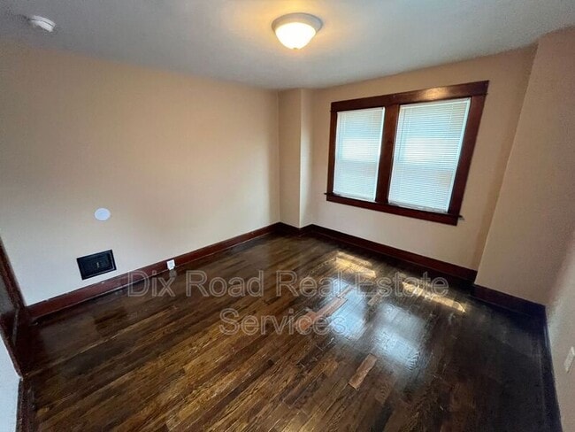 Building Photo - 2556 Freeman Ave