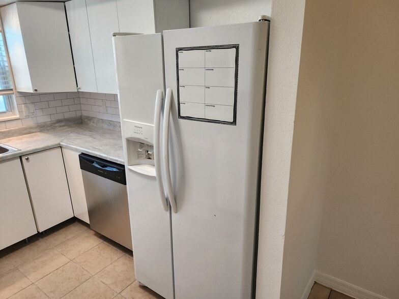 Kitchen - 2751 S Pines Dr
