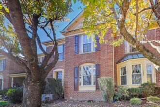 Building Photo - Ellicott City townhome for you!