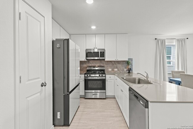 Building Photo - 7022 Serf Pl