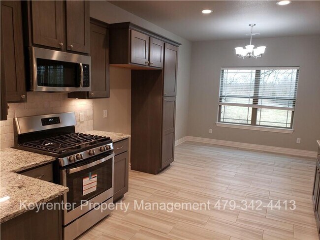 Building Photo - Spacious 4-Bedroom Home with Modern Upgrades & Fenced Yard