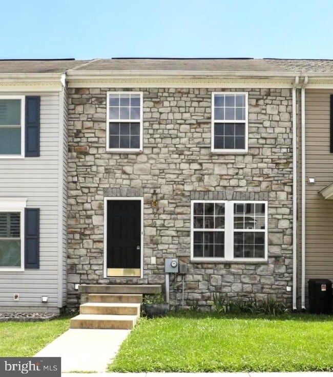 Primary Photo - 20 Dunlap Dr