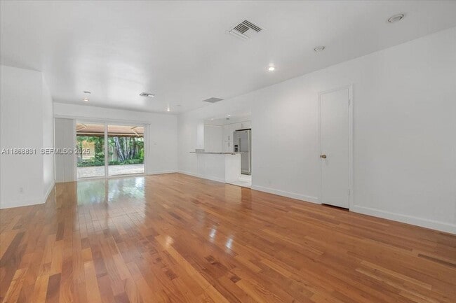 Building Photo - 613 NE 17th Terrace