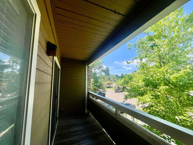 Building Photo - 1 bed 1 bath condo w/ in unit laundry
