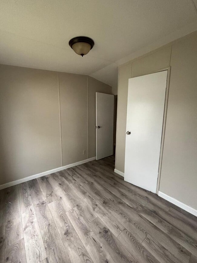Building Photo - 307 Marcus crt