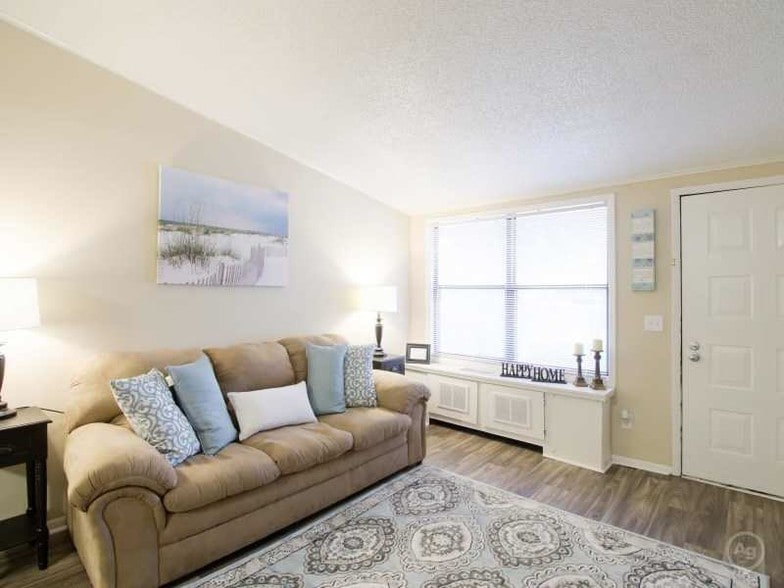 Building Photo - Lynn Haven Cove Apartments