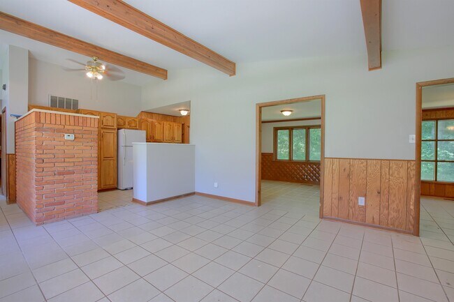 Building Photo - 12395 South Ln