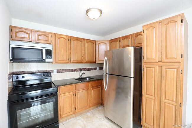 Building Photo - 30 Lamb Ave