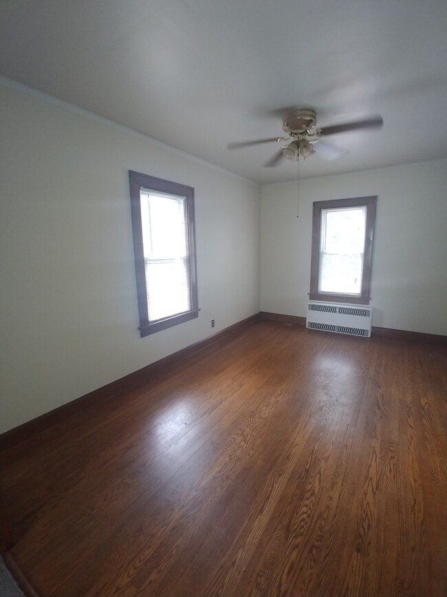 Building Photo - 453 E Kline St