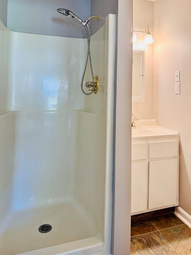 Building Photo - 4 BEDROOMS + 3 BATHS in Butner