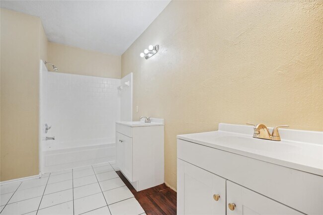 Building Photo - 22911 Sherioaks Ln