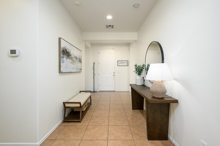Building Photo - 5536 W Andrea Dr