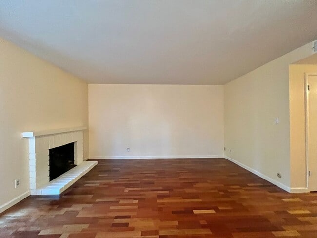 Building Photo - Charming North Napa Condo in Prime Location – A Must See!